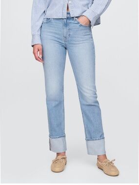 GAP Women's Mid-Rise Cuffed Straight-Leg Jeans in Light Indigo